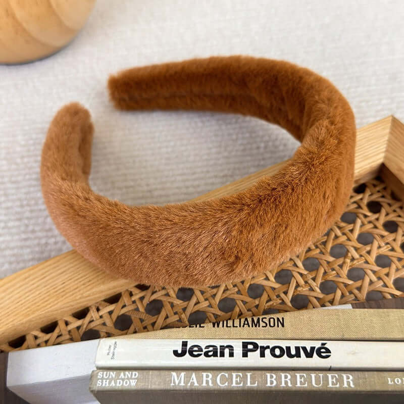 High-ceiling Maillard-colored headband for women with pressed hair accessories on a wooden surface.