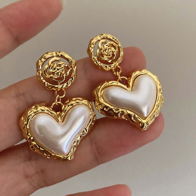 Design high-end and caring earrings for women with Xia Xiaozhong temperament and spicy girl accessories. Fashion ear accessories.